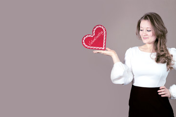 valentinstag frau mit herz