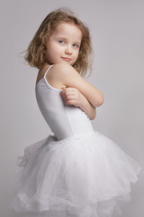 Lttle girl in a ballerina kosyume