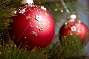 christmas decorations hanging on christmas tree with shiny glare