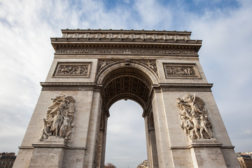 Fototapeta na wymiar Łuk Triumfalny w Paryżu - Francja