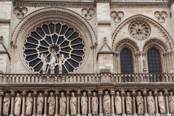 Fototapeta na wymiar Notre-Dame Facade