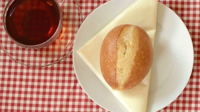 Br&ouml;tchen mit Eier