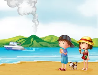 Photo sur Plexiglas Chiens Une jeune fille et un jeune garçon se promenant sur la plage