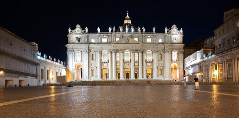 Fototapeta na wymiar Watykan: St Peter Bazylika w nocy