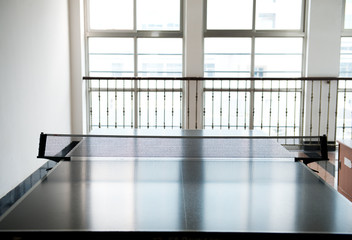 Empty ping pong table
