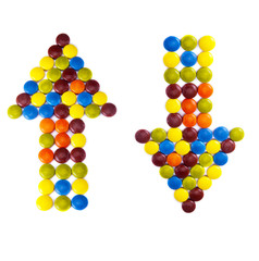 two arrows of different color candies