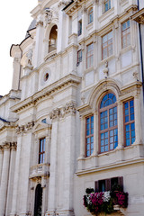 Fototapeta na wymiar St Agnes w Agnone i monumentalne Fontanna Berniniego Czterech Rzek