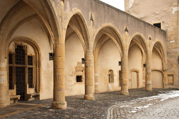 Fototapeta na wymiar łukowate drzwi Niemców Moselle w Metz