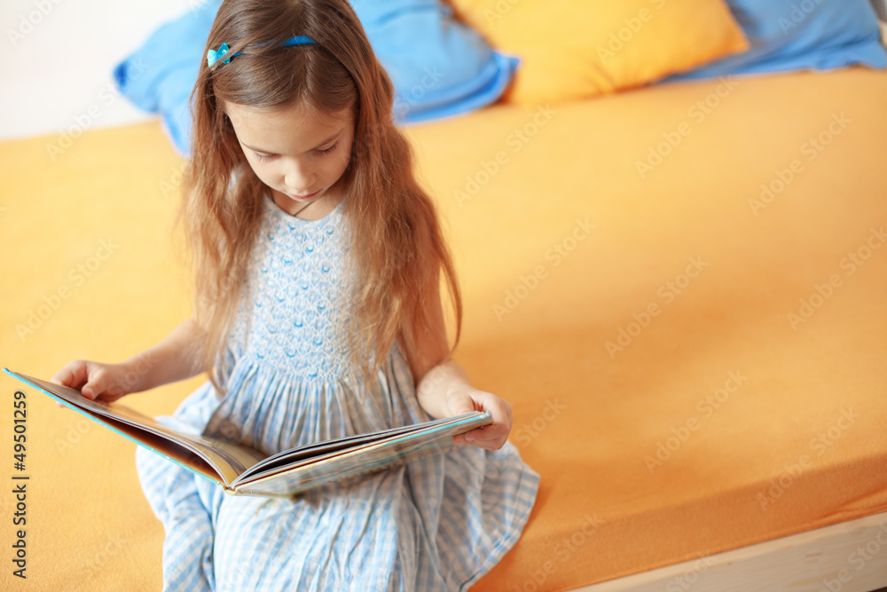 Sticker Child reading a book