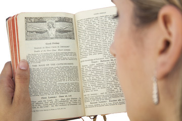 woman reading catholic missal - obrazy, fototapety, plakaty