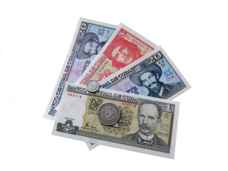 Кубинские деньги изолированные на белом фоне