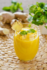 Mango with ginger smoothiie