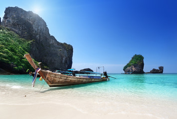 Fototapeta premium boat at Phi Phi island, Thailand