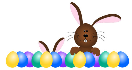 Zwei Hasen verstecken sich hinter bunten Eiern