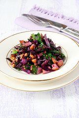 Red cabbage and spinach warm salad
