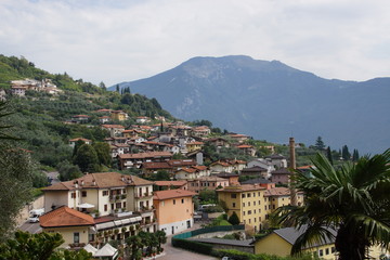 Italienisches Dorf im Gebirge