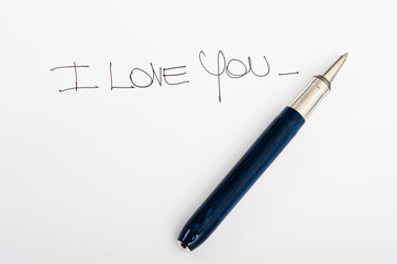 messaggio d'amore scritto con una penna a mano