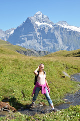Naklejka na ściany i meble Trekking w regionie Jungfrau, Szwajcaria