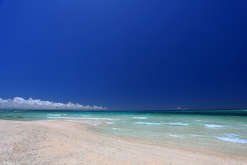Fototapeta na wymiar Niebo i piękne plaże Kerama