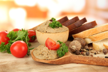Composition of fresh pate, tomatoes and bread,