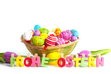 Buchstaben Ostern mit Osterkorb