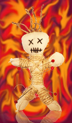 Voodoopuppe im Feuer
