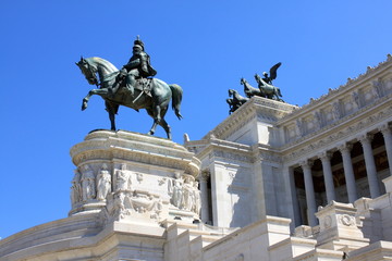 Statue place Victor Emmanuel à Rome - Italie © Open Mind Pictures