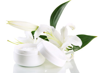 Fototapeta na wymiar Cosmetic cream i piękne lilie, odizolowane na białym