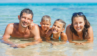 Obraz premium Happy family in the sea