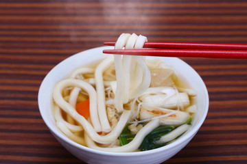 うどん。出来たて湯気。