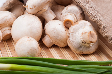 Champignons and onion