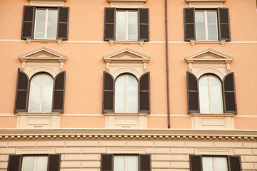 Fototapeta na wymiar Fenster jałowiec Elegancka Villa - pokoje