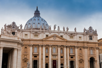 Fototapeta na wymiar St Peter Bazylika i Plac Świętego Piotra, Watykan - Włochy