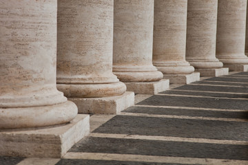 Säulengang auf dem Petersplatz - Vatikan - Italien