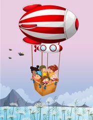 Rolgordijnen Een luchtschip met kinderen © GraphicsRF