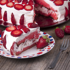 cake cream and strawberries