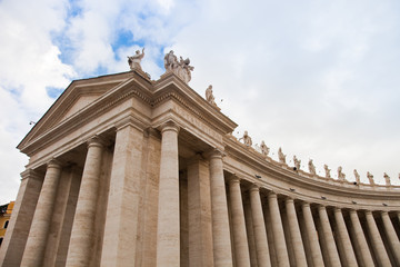 S&auml;ulengang auf  dem Petersplatz - Vatikan