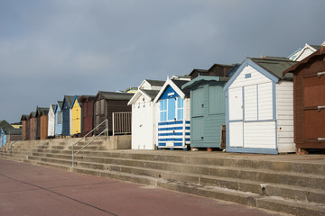 Fototapeta na wymiar Huts plaża w Walton on the Naze, Essex, UK.