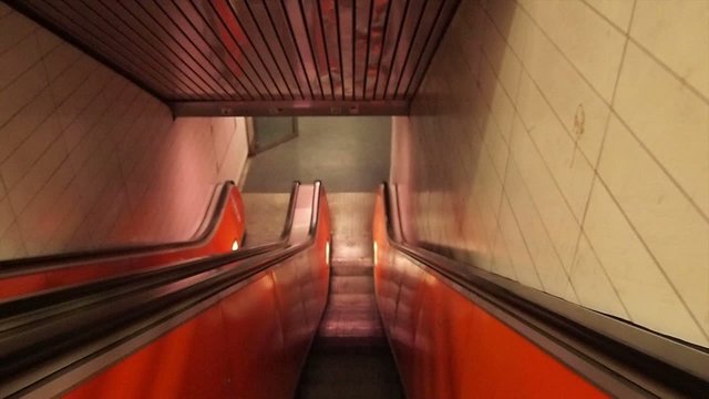 nach unten - escalator down