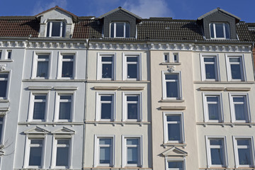 Fototapeta na wymiar Fasada budynku mieszkalnym w Kiel, Niemcy