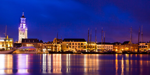 Fototapeta na wymiar Kampen Harbor Godzina Niebieski