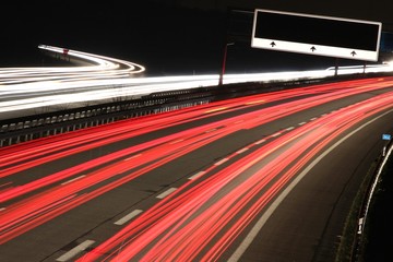 Autobahn bei Nacht