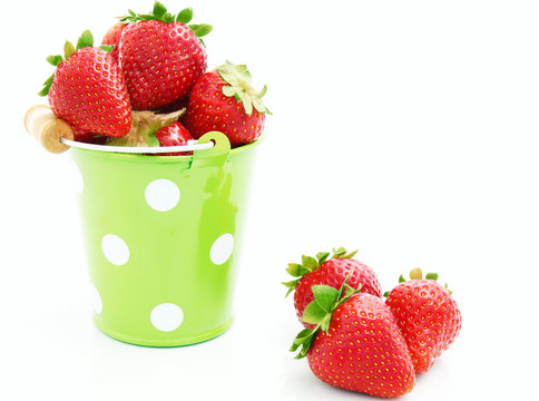fragole nel secchiello