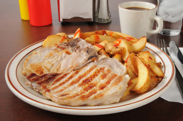 Grilled pork chops with home fries
