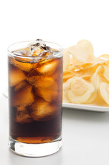 cola with potato chips