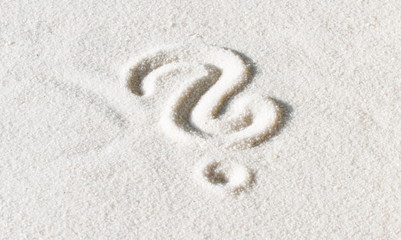 Fragezeichen im Sand
