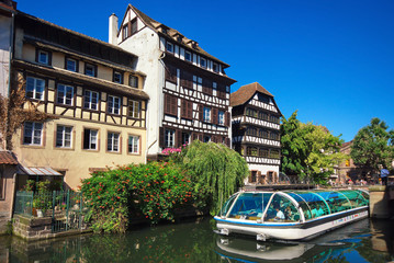 Bateau mouche à Strasbourg , Alsace (Fr).