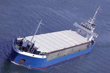 Frachtschiff auf dem Nord-Ostsee-Kanal in Kiel, Deutschland