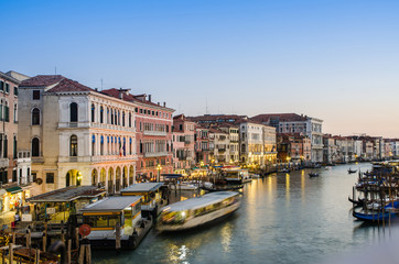 Obraz na płótnie Canvas Wenecja, Włochy - 30 czerwca: Widok z mostu Rialto, 30 czerwca 201