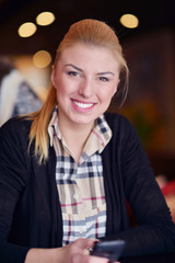 Obraz premium business woman talk by phone